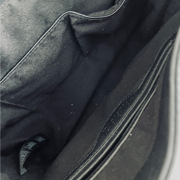 🎉FREE with 3+ items purchased🎉 FOREVER 21 Vegan Leather Bag - Picture 5 of 14